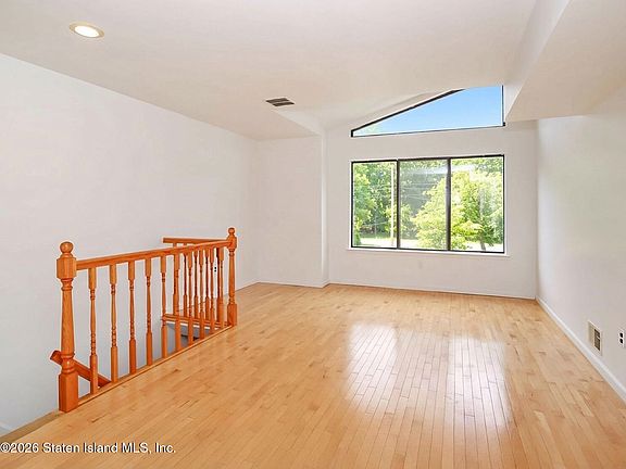 4th image of 3438A Amboy Rd