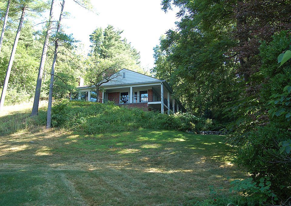 1st image of 484 Barton Shore Dr