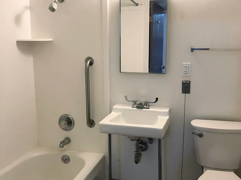 2427 Jefferson Ave — Photo 14