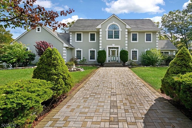 1st image of 12 Evergreen Dr