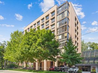 449 Walmer Rd #302, Toronto, ON M5P 2X9