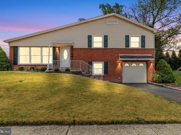 20 Kensington Dr, Camp Hill, PA 17011