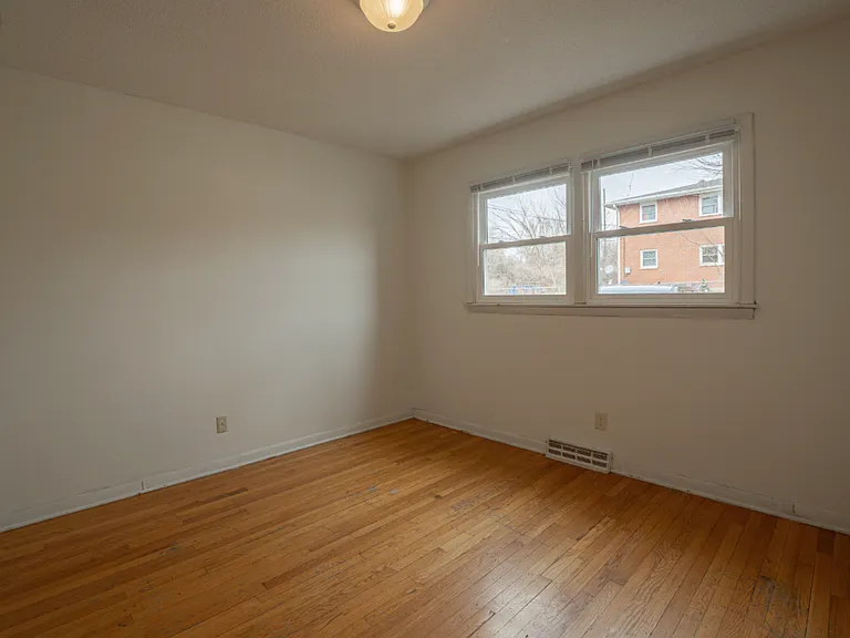 625 Vera Ct — Photo 6