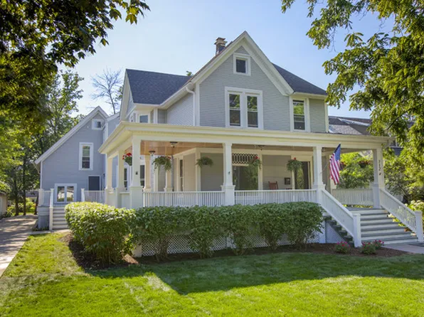 712 N Main St, Wheaton, IL 60187