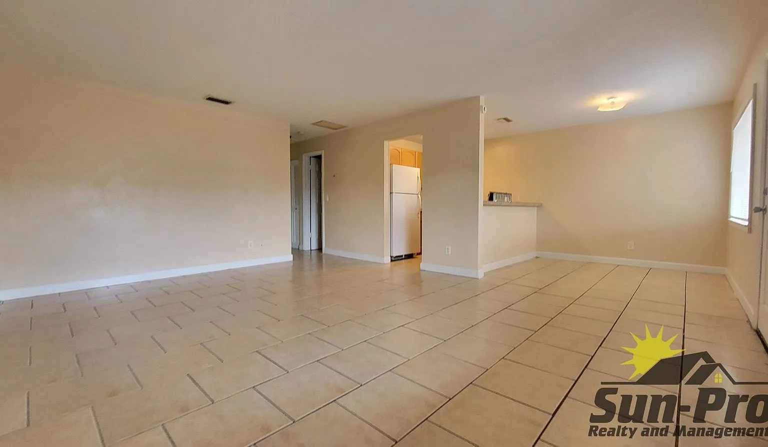 2 bed, 1.0 bath, 788 sqft, $1,150 — Photo 3