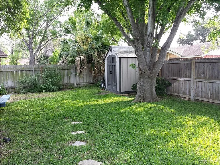 2816 Gardenia Cir — Photo 11