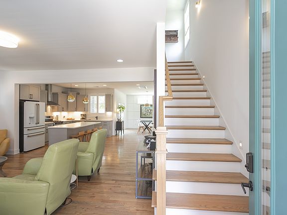 4th image of 19B Trimble St
