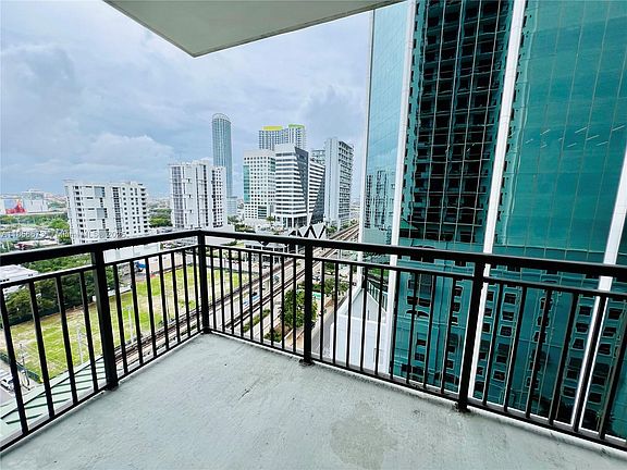 2nd image of 999 SW 1st Ave #14