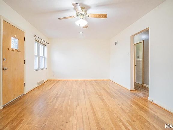 3rd image of 8903 Pine Ave