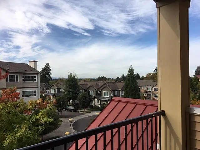 645 NW Falling Waters Ln — Photo 3