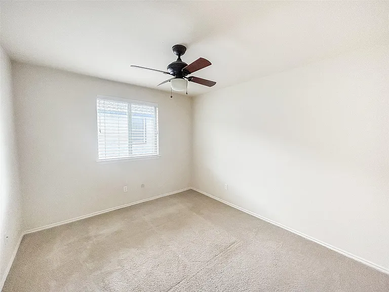 7810 Squirrel Hollow Dr — Photo 24
