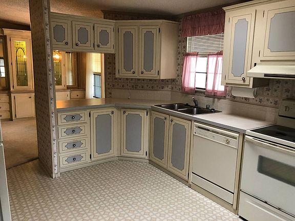 3rd image of 15823 Sandy Point Dr #185