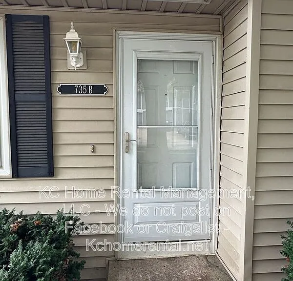 735 NE Barnes Dr #B — Photo 4