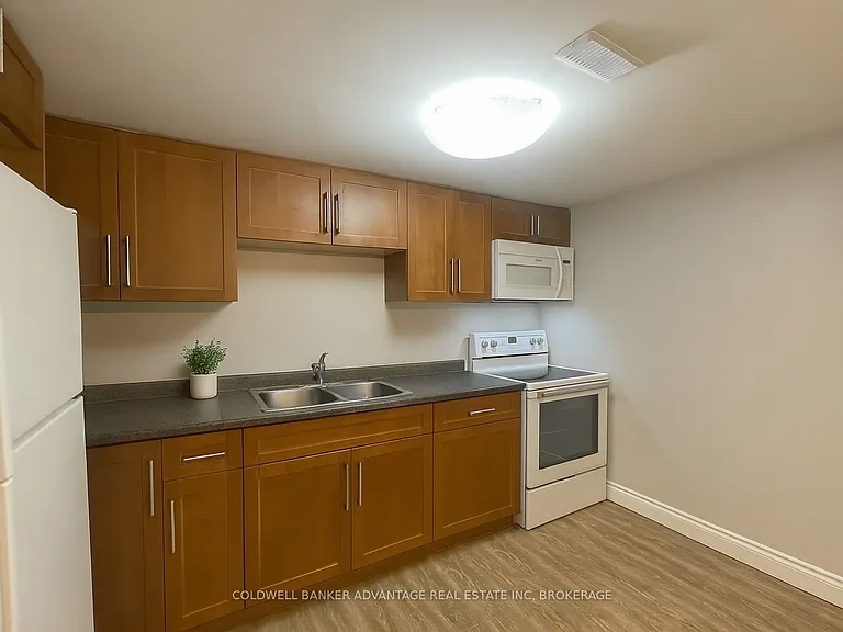 98 Masterson Dr #LOWER — Photo 5