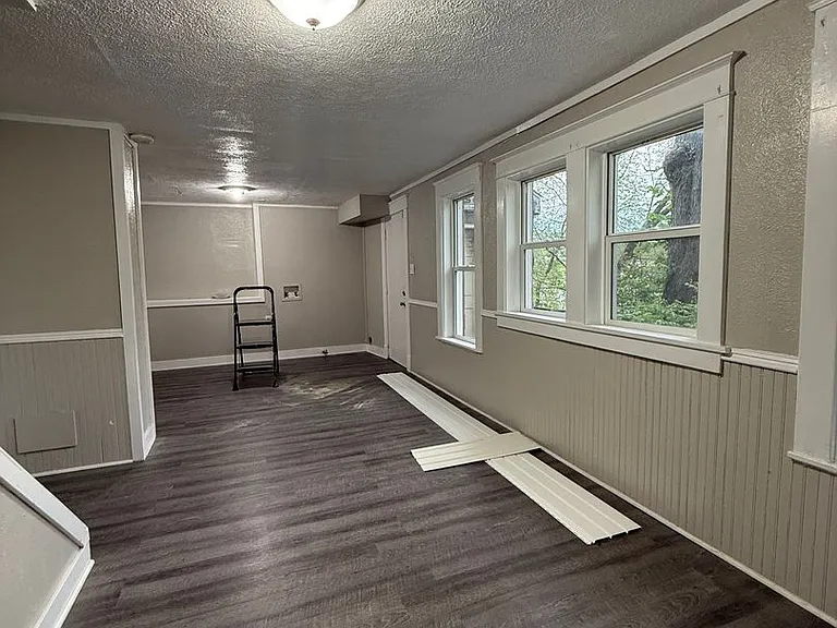 1568 W Franklin St #1 — Photo 8