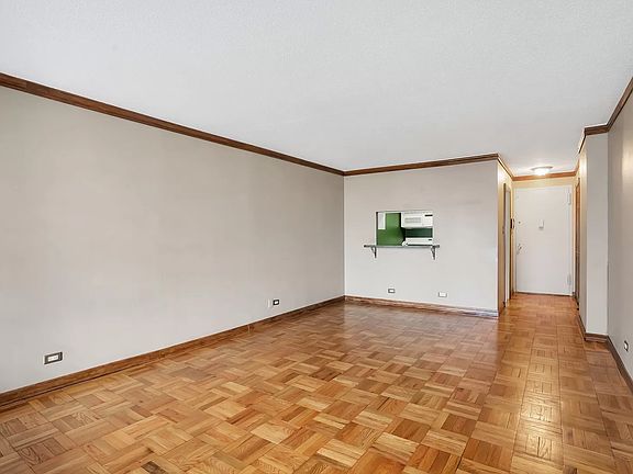 3rd image of 201 W 70th St APT 12K