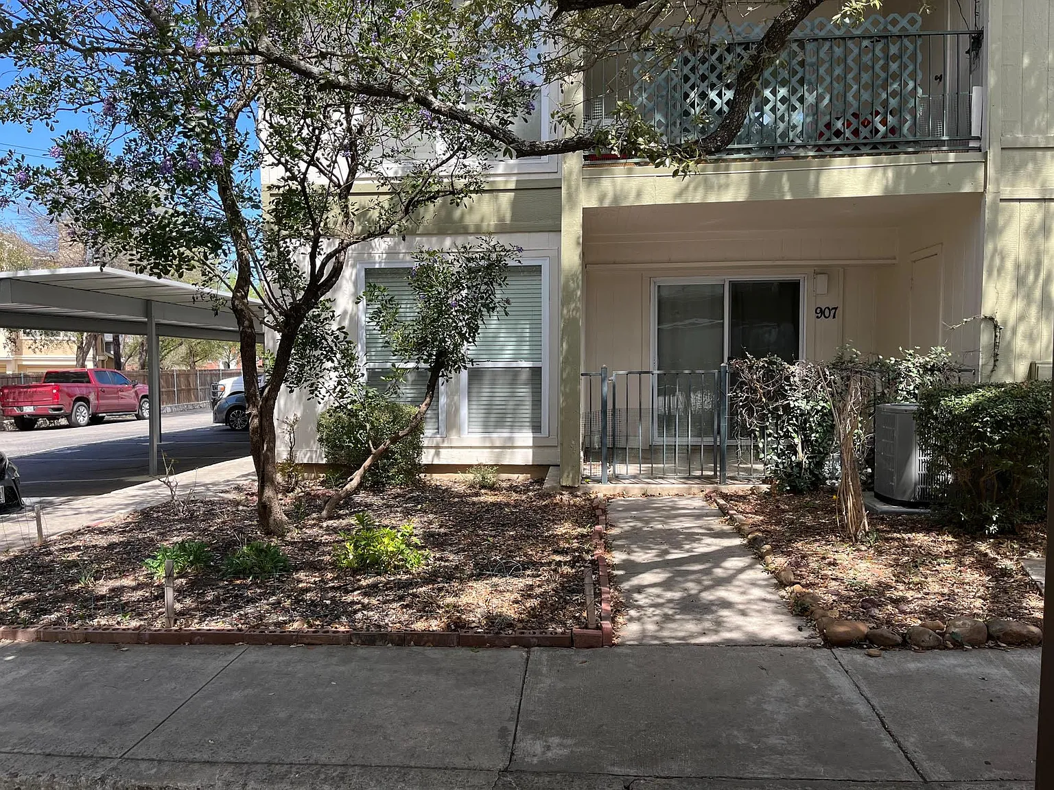 2 bed, 1.5 bath, 855 sqft, $1,350 — Photo 2