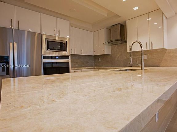 5th image of 1302 NE 191st St APT A114