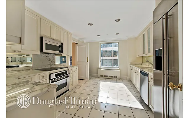 Rented by Douglas Elliman | media 23