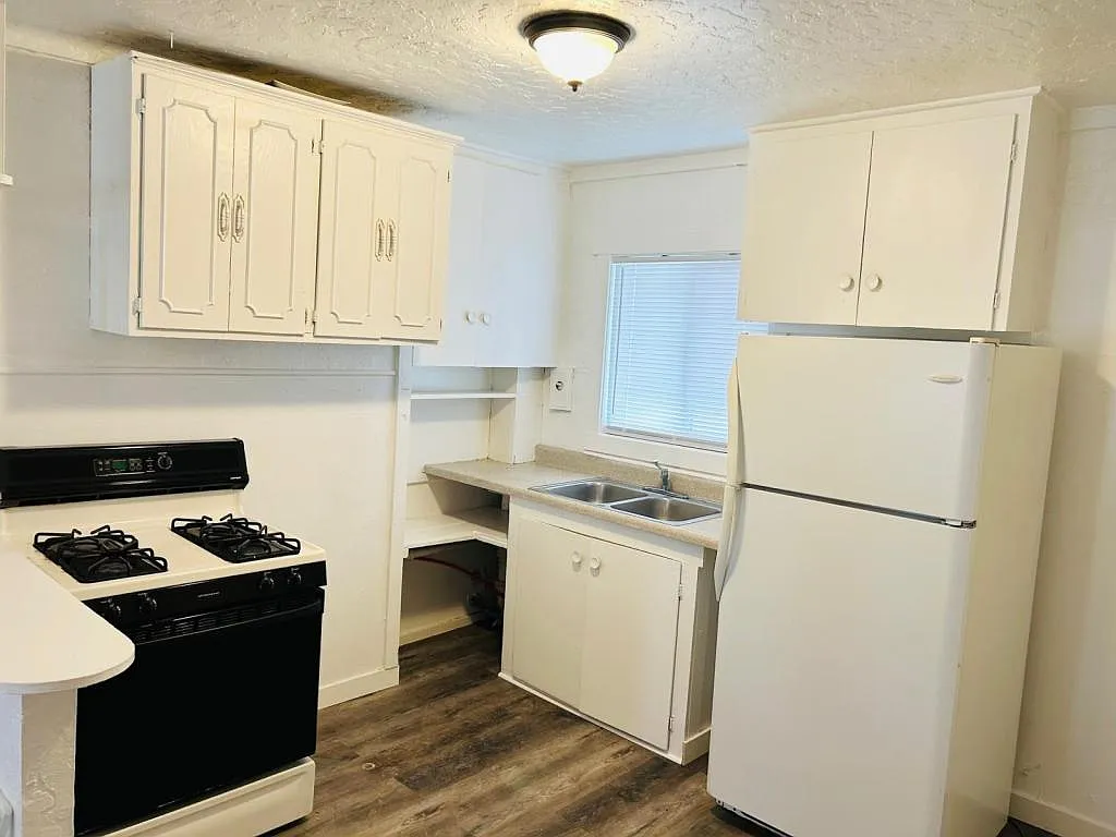 5350 W. Broadway APT. #8 — Photo 3