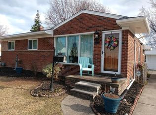 18716 Florence St, Roseville, MI 48066