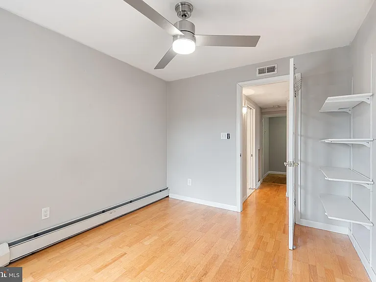 130 E Randall St — Photo 31