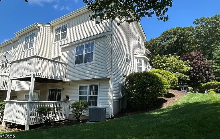 2501 Vantage Ct — Photo 16