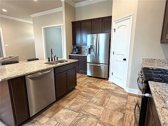 5th image of 751 Red Pine Dr