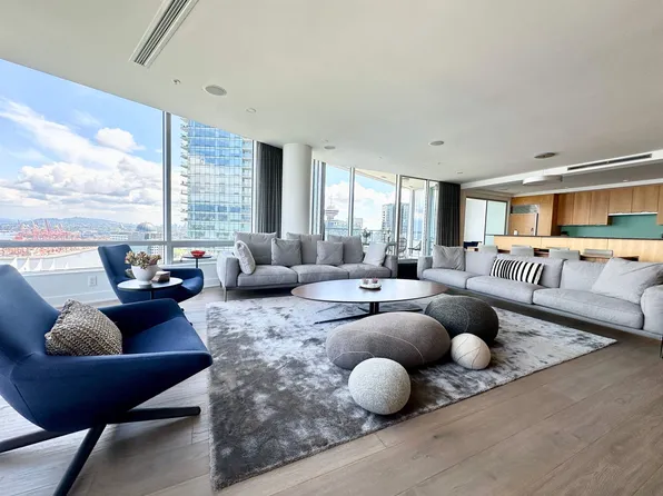 1077 Cordova St W, Vancouver, BC V6C 2C6