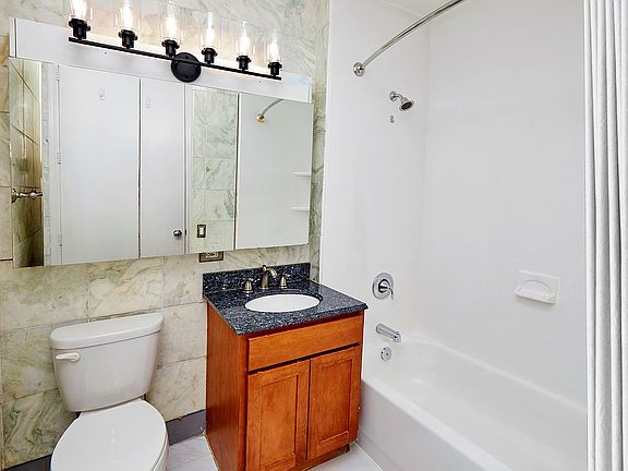 4th image of 88 Greenwich St APT 428