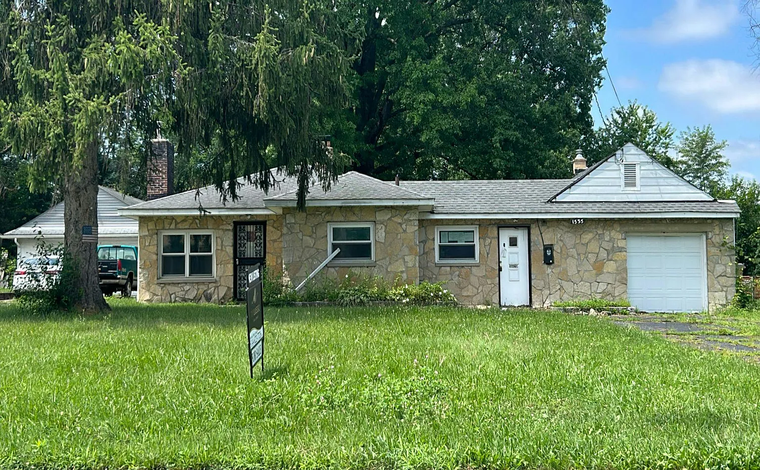 1535 Fairwood Ave photo 1