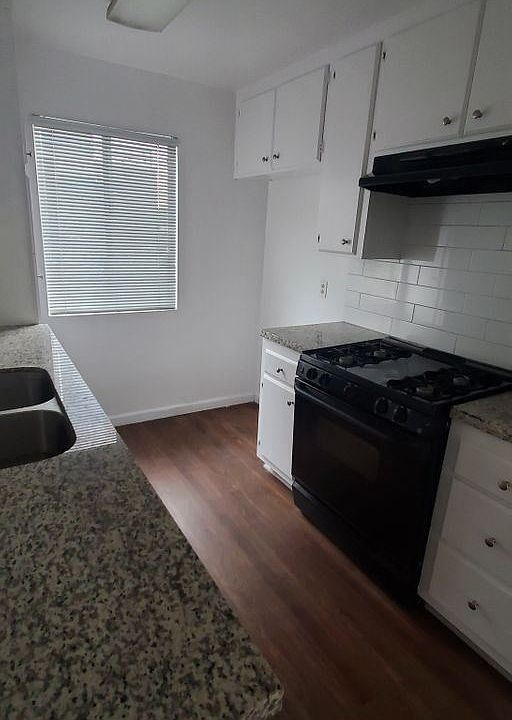 2nd image of 3414 Mentone Ave #6