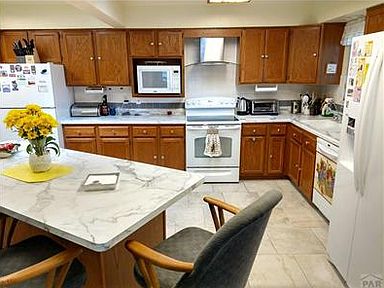 Large Kitchen with lots of cabinets