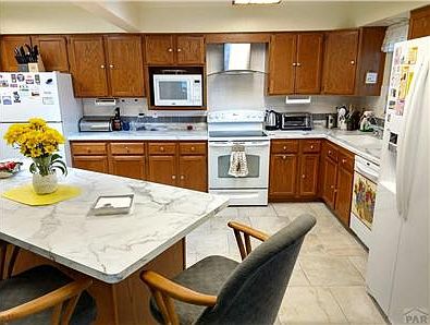 Large Kitchen with lots of cabinets