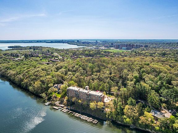 4th image of 3100 Lake Mendota Dr APT 202