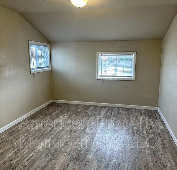 3605 1/2 E 16th St #B — Photo 14