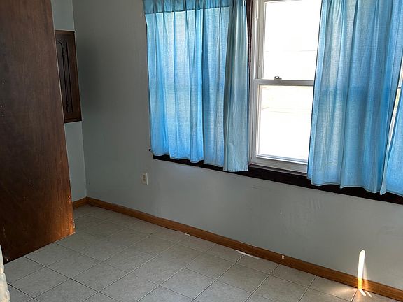 3rd image of 6031 N California Ave #2