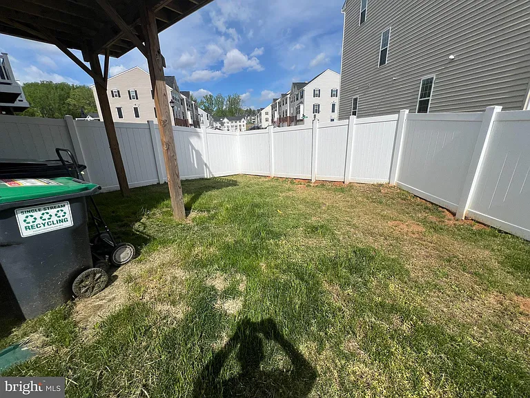 526 River Rd — Photo 45