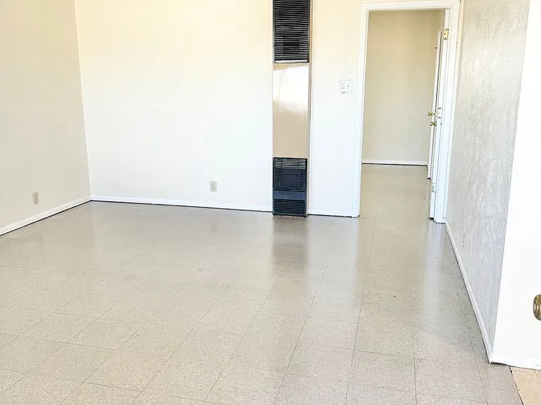 One Bedroom Units with Walk-in Closet — Photo 6