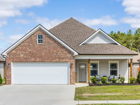 102 Country Cove Dr, Rossville, GA 30741