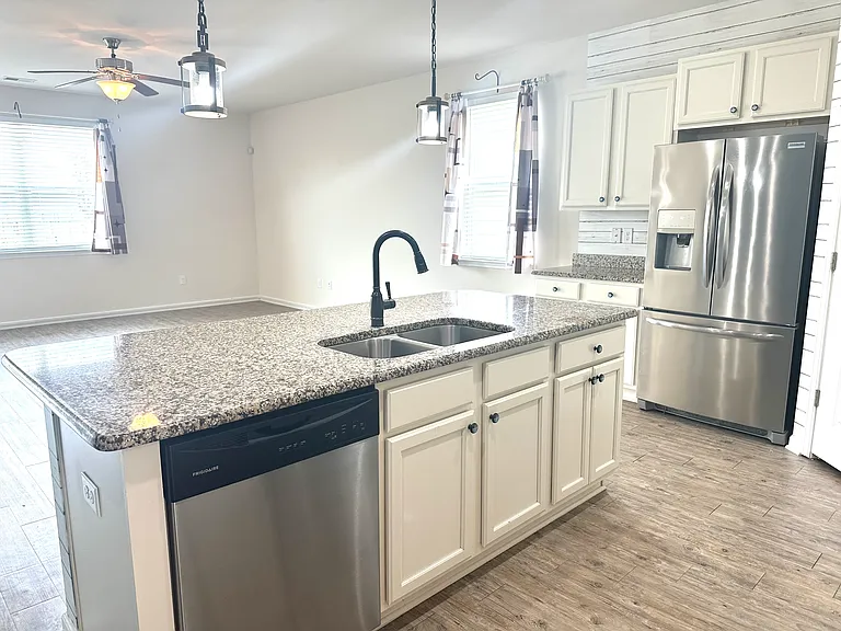 567 Hay Hill Ln — Photo 4