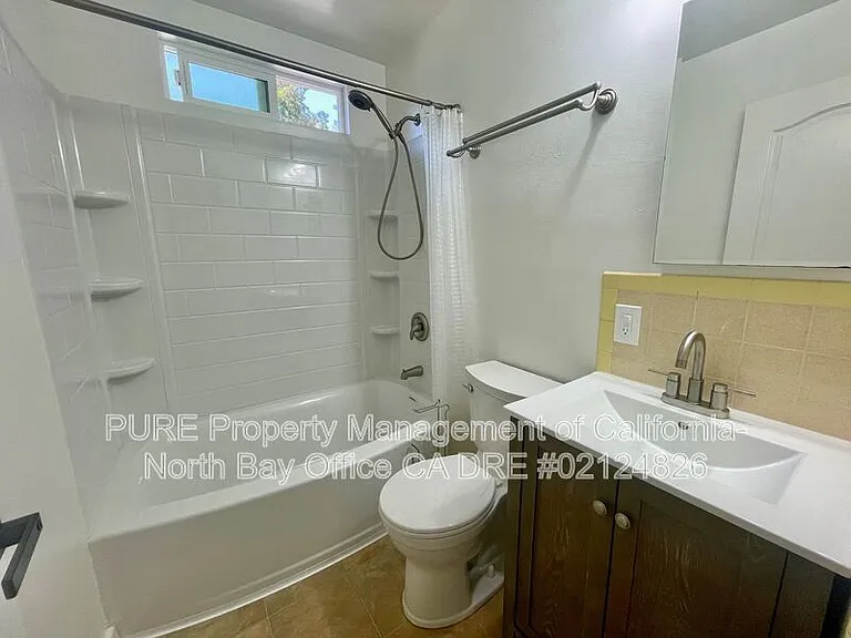 1521 E Madison St — Photo 8