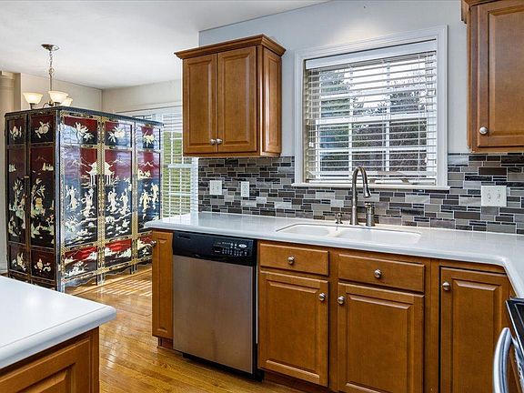 5th image of 6335 Sandhurst Dr