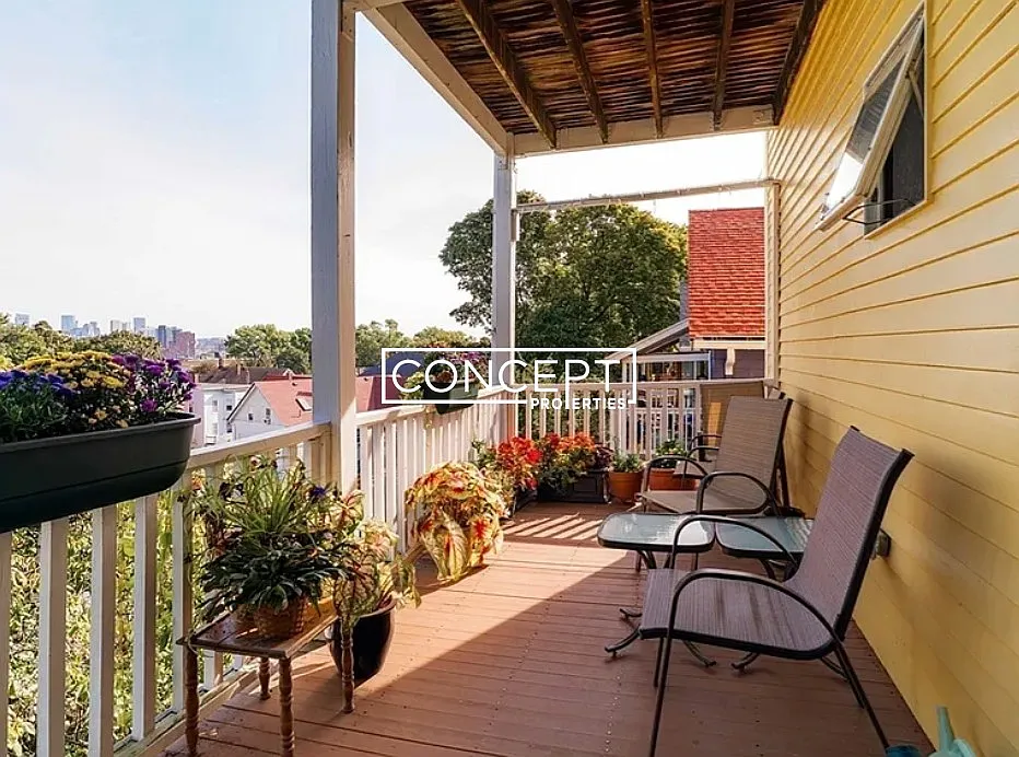 3 bed, 1225 sqft, $3,950 — Photo 3