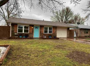 403 Highland Dr, Waukomis, OK 73773