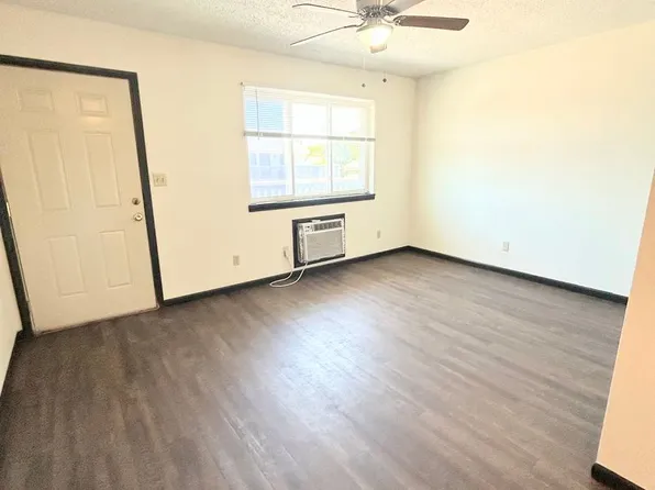 900 E 11th Ave Sundance, 900 E 11th Ave APT 7, Hutchinson, KS 67501