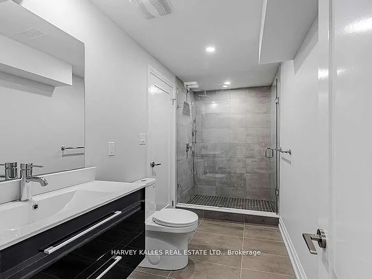 987 Avenue Rd #LOWER — Photo 12