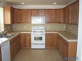 Kitchen loaded w/ cabinets