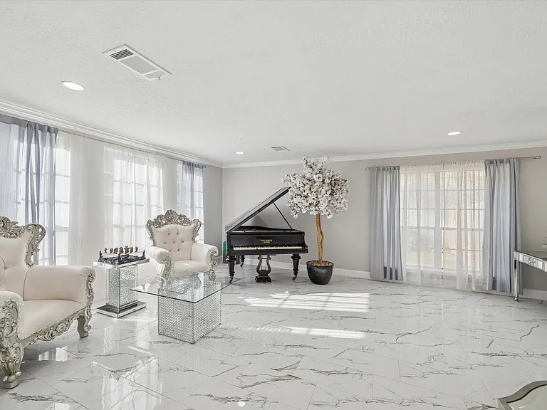 11306 Avon Pl — Photo 3