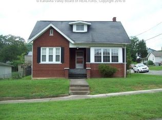 487 3rd St, Madison, WV 25130